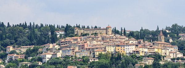 Peut-on trouver une maison de vacances en Provence avec des ateliers de poterie et des randonnées?